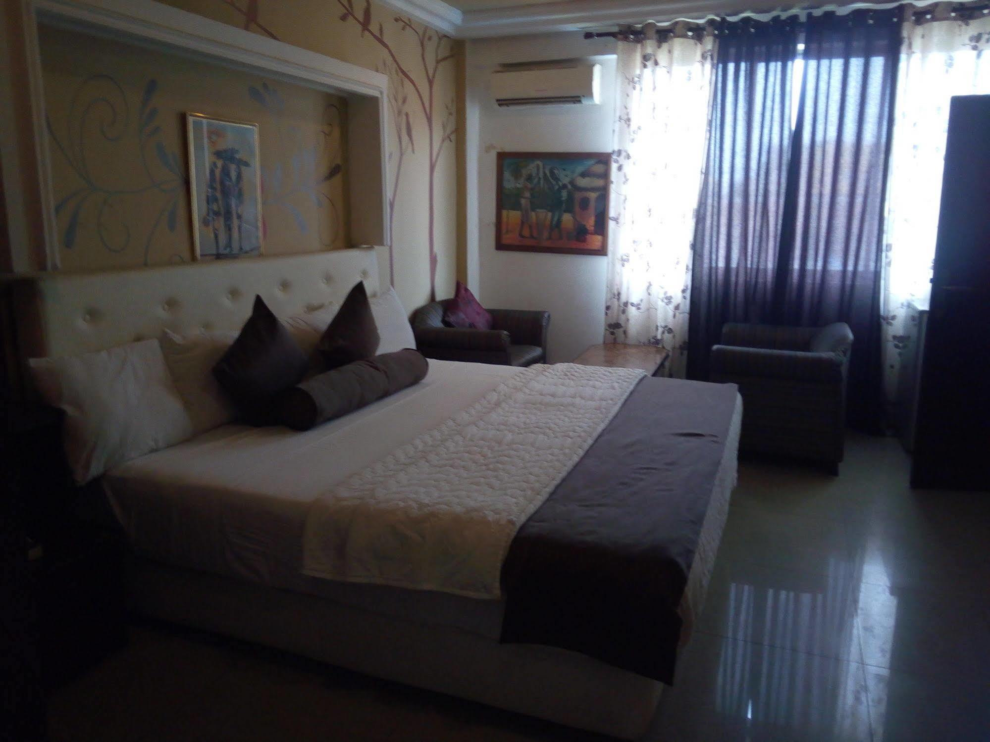 Niagara Hotel Accra Bagian luar foto